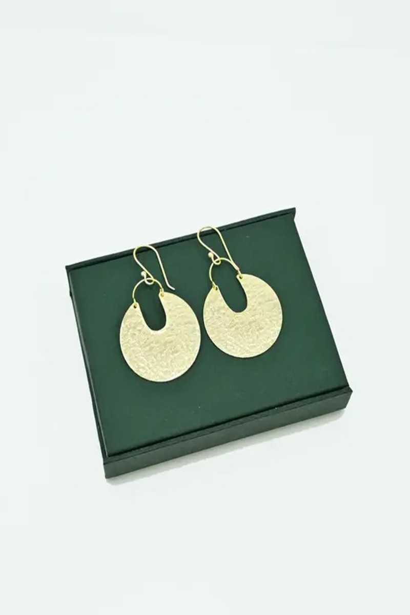 Schmuckoo - Pendientes circulares con textura dorada - Joyeria - Schmuckoo