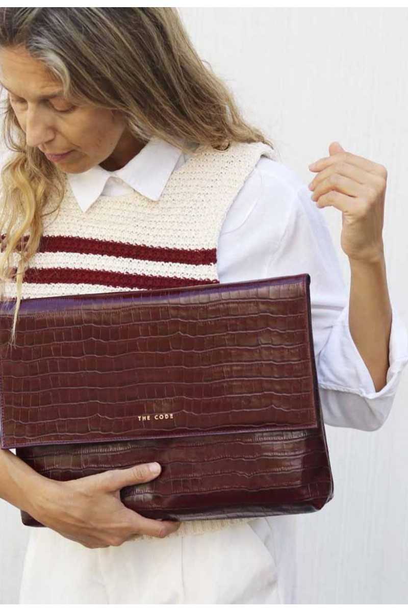 THE CODE - MAXI SOBRE ANGELA BURDEOS - Bolsos: Estilo y Funcionalidad en Cada Detalle - THE CODE