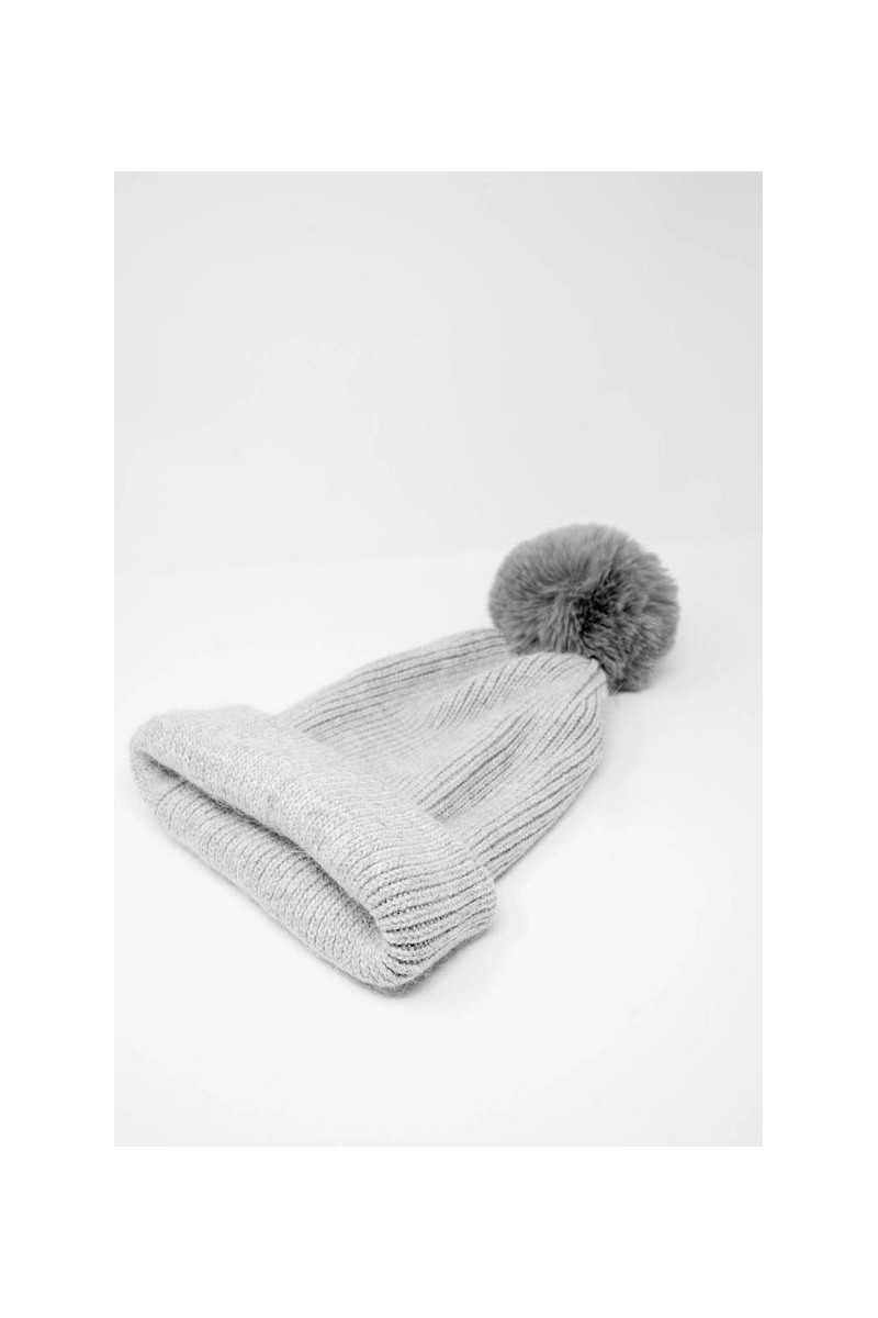 Q2 - Gorro De Punto Gris Con Pompón