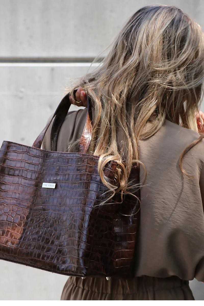 THE CODE - SHOPPER PATRICIA CHOCOLATE - Bolsos: Estilo y Funcionalidad en Cada Detalle - THE CODE