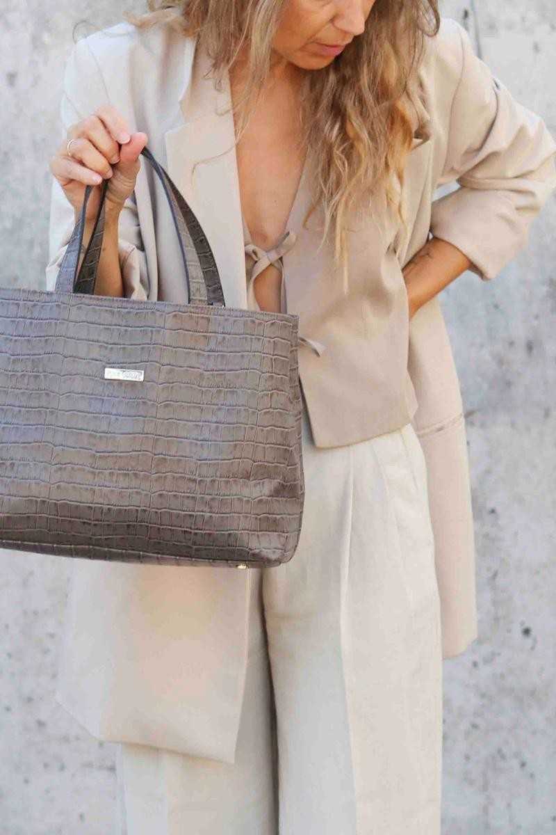 THE CODE - SHOPPER PATRICIA TAUPE - Bolsos: Estilo y Funcionalidad en Cada Detalle - THE CODE